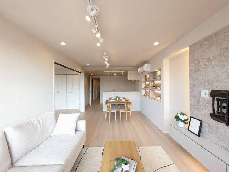 居間 飾り過ぎないシンプルな内装と偏り過ぎないデザインで統一しました。