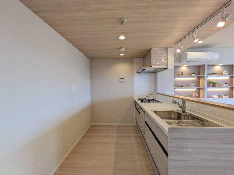 キッチン スマートな意匠と充実の機能を備えたキッチンが、暮らしにおいしい彩りを添えます。