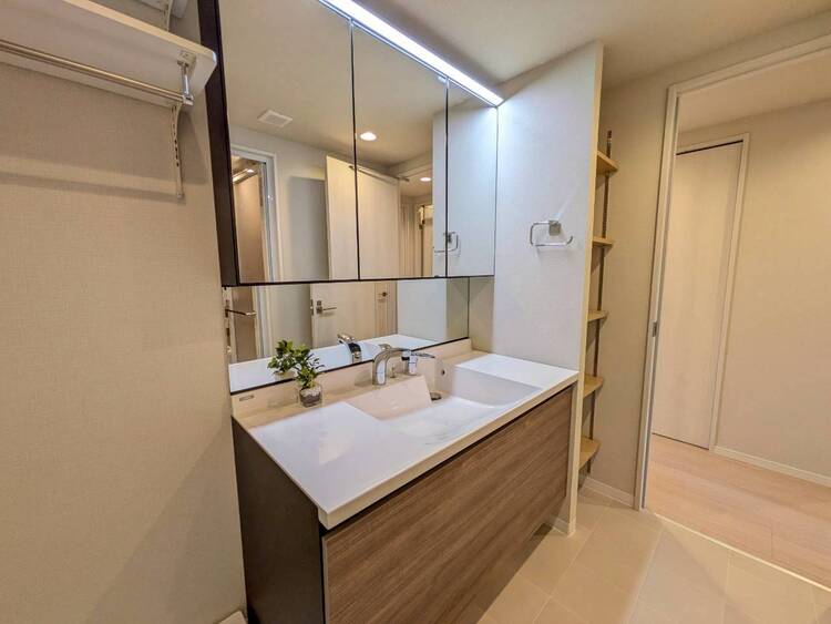 洗面 何かと物が増える場所だからこそ、スッキリと見映えの良い空間に。