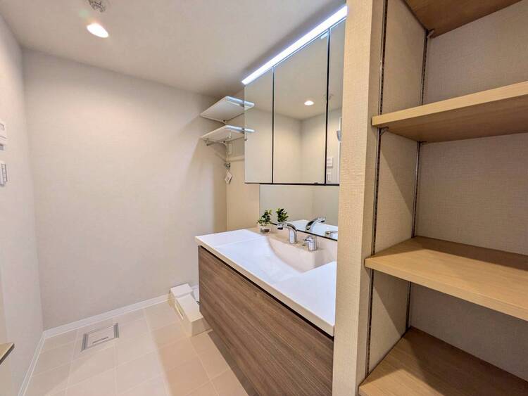 洗面 清潔感と心地よさを重視した、上質感漂うパウダールーム。