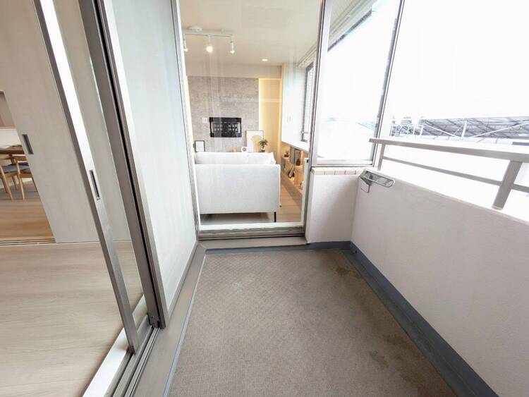 バルコニー 暮らしの中で、光と風を演出してくれるバルコニー。