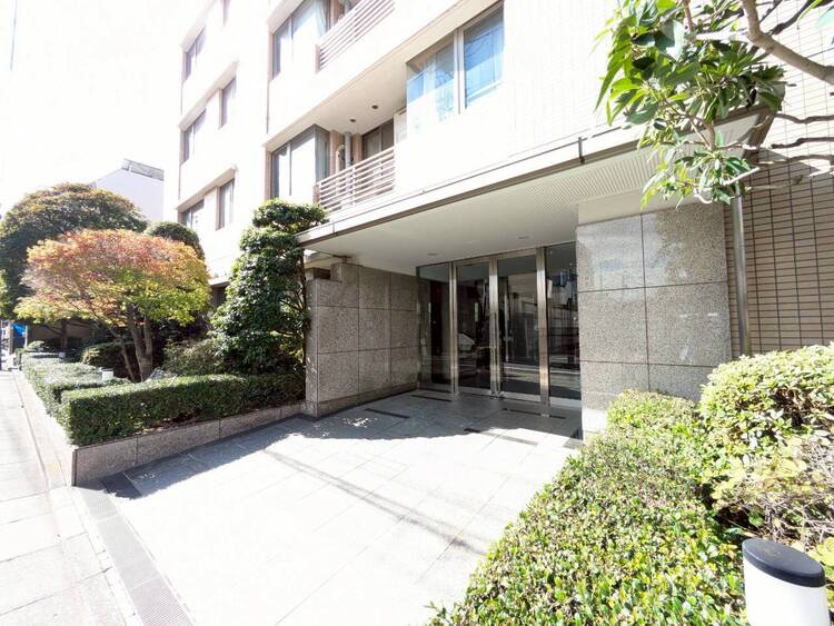 エントランス 外と内をつなぐエントランスは、まさに顔となる場所。