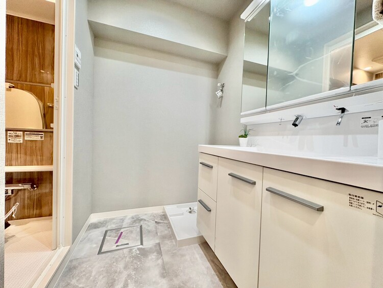 洗面 清潔感と心地よさを重視した、上質感漂うパウダールーム。