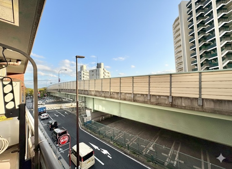 バルコニー 窓を開けると広がる青空。心をリフレッシュして日々を過ごしていきましょう。