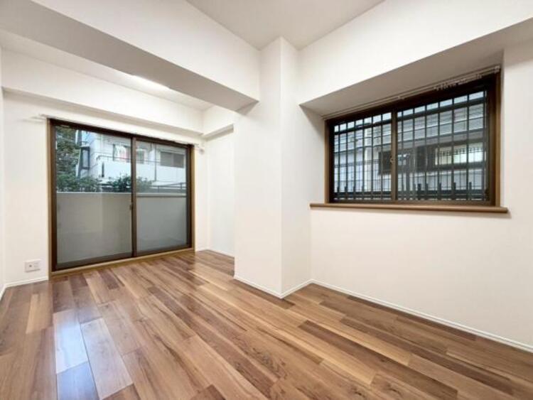 内装 季節のお洋服などの保管が可能な収納スペースを設けております。居室内に余計な収納を置く必要がないため、家具を置くスペースを広く確保できます。（2025.11.14撮影）