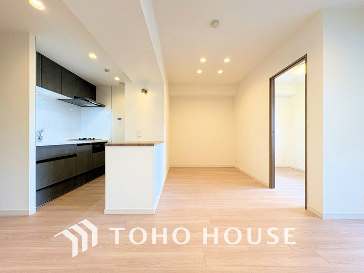 内装 上質な時間を育む暮らしのメインステージ。寛ぎとコミュニケーションを育む居心地のよい場所