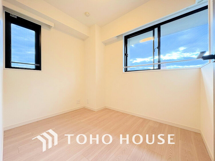 内装 採光もある洋室は、くつろぎのひと時を過ごすのにぴったり