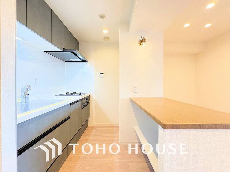 キッチン 落ち着きのあるカラーで統一された清潔感と気品が溢れるキッチン