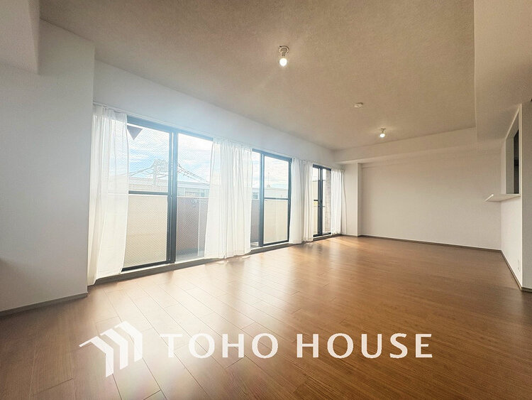 内装 家族みんなが爽やかに過ごせるように、光をたっぷり取り込んだLDK