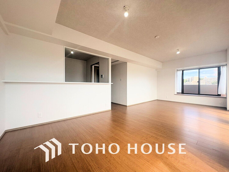 内装 上質な時間を育む暮らしのメインステージ。寛ぎとコミュニケーションを育む居心地のよい場所