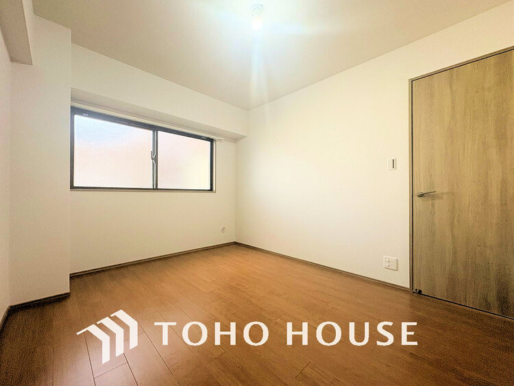 内装 採光もある洋室は、くつろぎのひと時を過ごすのにぴったり