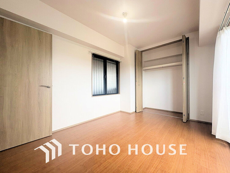 内装 シンプルですっきりとした室内は飽きのこない居心地の良い雰囲気