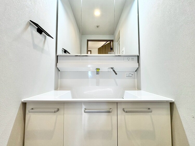 その他 清潔感を感じられる洗面化粧台。