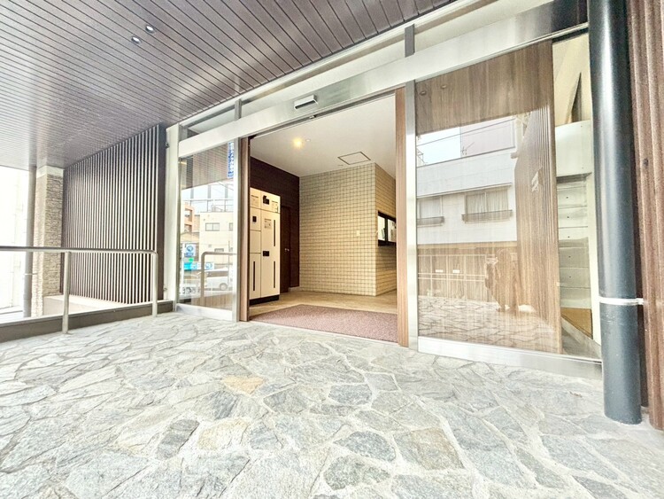 その他 上質感漂う玄関アプローチです。