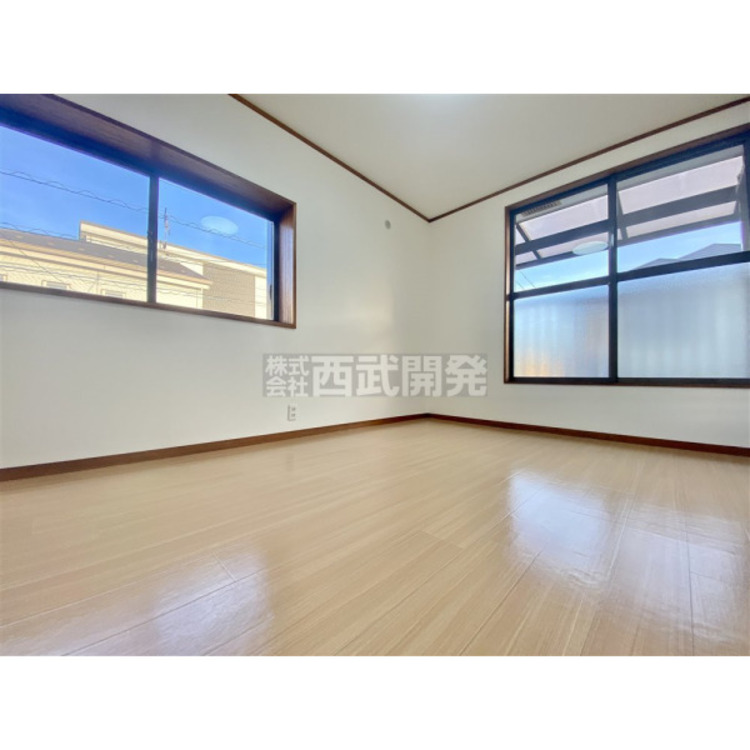 内装 穏やかな日差しと心地よい風が吹き抜ける窓配置