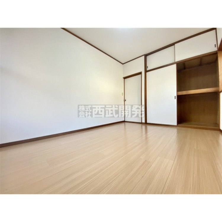 内装 洋服などをすべて収納して室内空間は広々快適