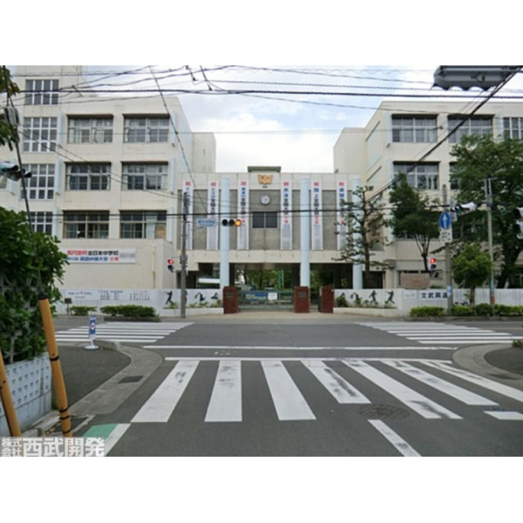 周辺 青木中学校(約550m)