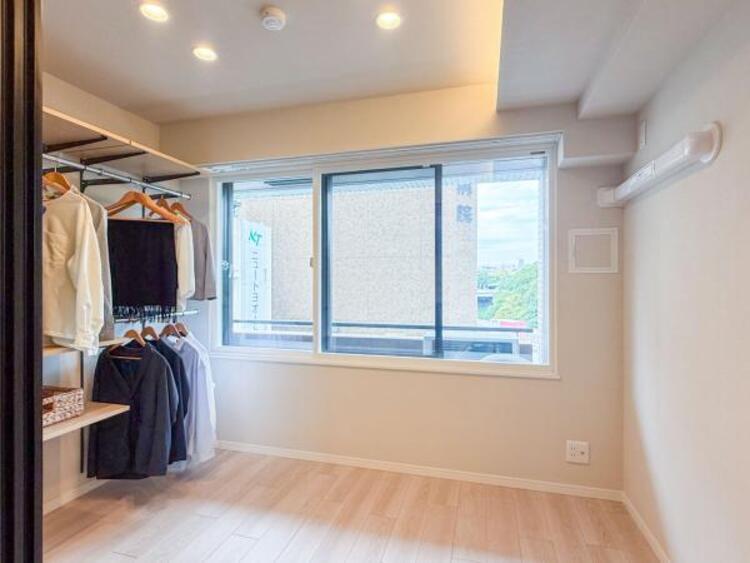 内装 誰もが好みで飾れるシンプルな室内に仕上げてあります。