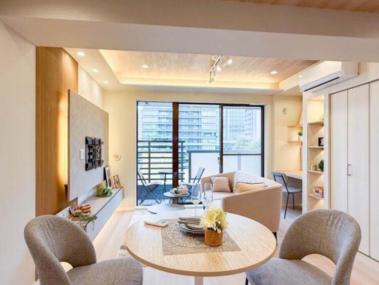 居間 【家具付】リビングには床暖房付。空気を汚さず、ほこりも舞い上がりません。