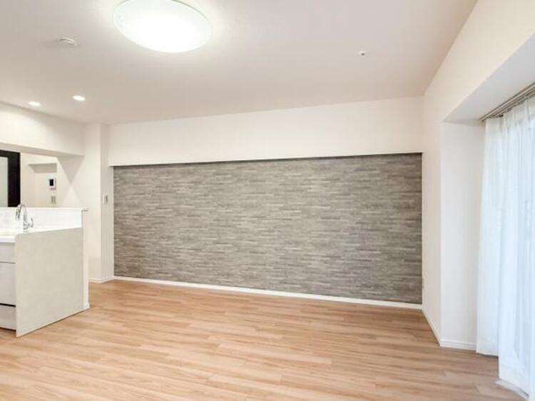 居間 光と風があふれる開放的なリビングダイニングには自然と家族みんなが集まってきます。