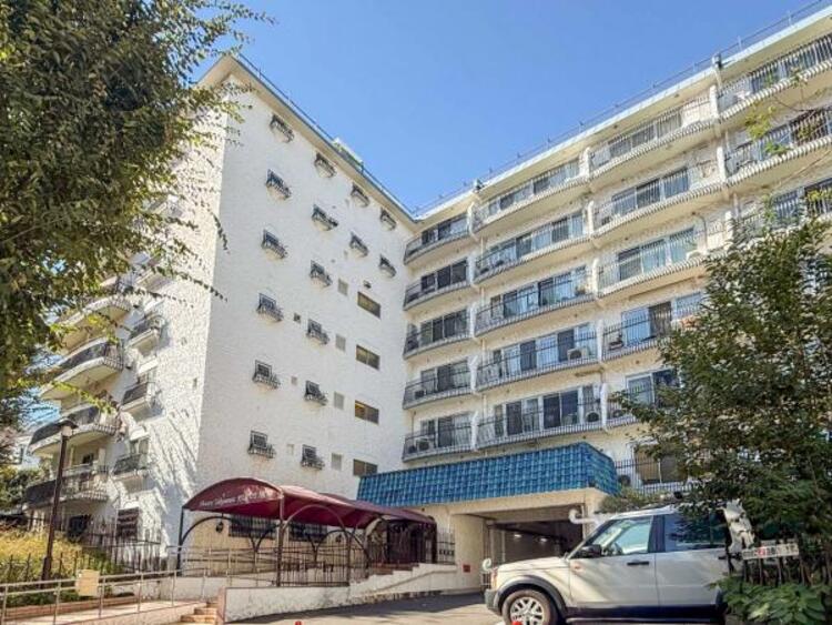 外観 場所によって暖かい日差しの入り方・見え方も違うお住まい。実際の日当たりや現地の雰囲気もご確認ください。