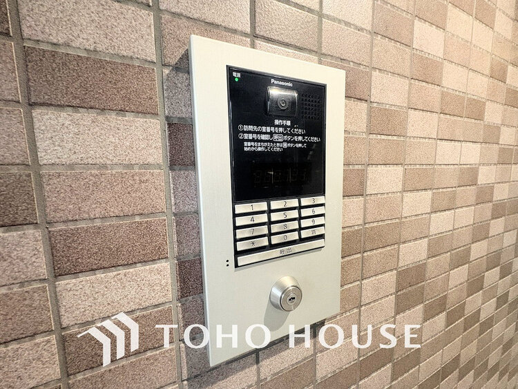 その他 エントランスはオートロック完備で安心のセキュリティ