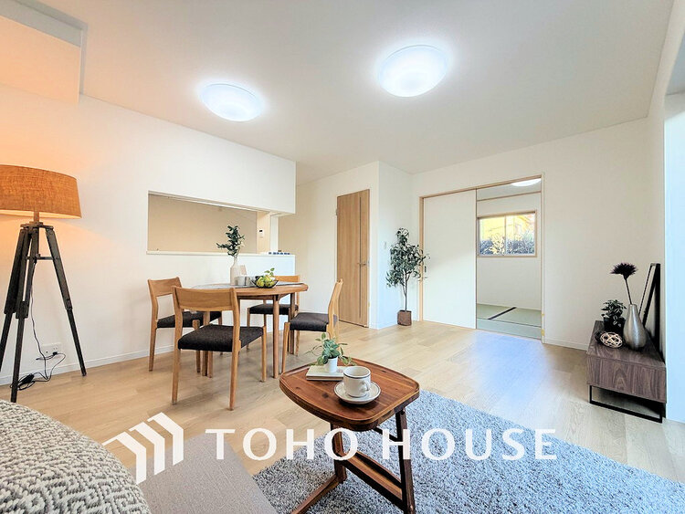 内装 上質な時間を育む暮らしのメインステージ。寛ぎとコミュニケーションを育む居心地のよい場所