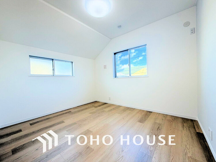 内装 採光もある洋室は、くつろぎのひと時を過ごすのにぴったり