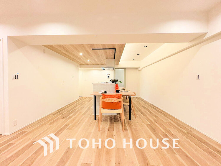 内装 上質な時間を育む暮らしのメインステージ。寛ぎとコミュニケーションを育む居心地のよい場所