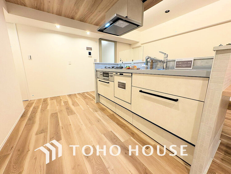 キッチン 落ち着きのあるカラーで統一された清潔感と気品が溢れるキッチン