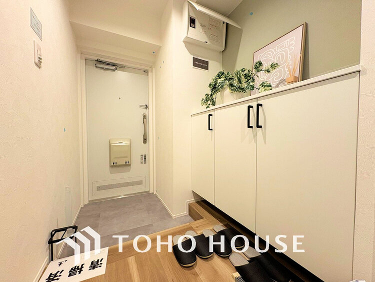 玄関 落ち着いた雰囲気の玄関、家族の帰りを暖かく迎えてくれます