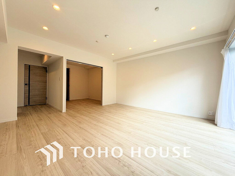 内装 広がりのある住空間、家族が集まるリビング・ダイニング