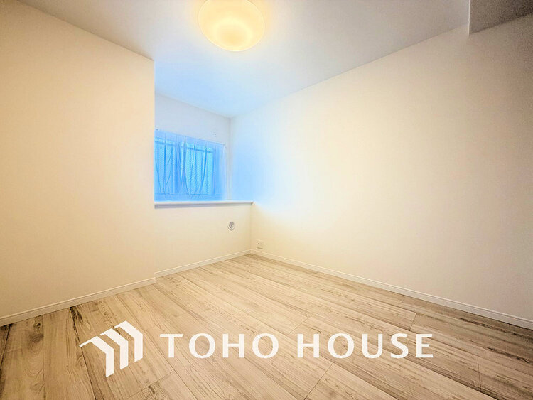 内装 採光もある洋室は、くつろぎのひと時を過ごすのにぴったり