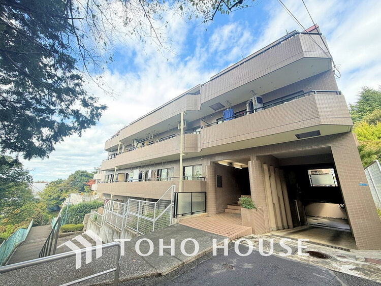 外観 〜「宮前平」駅徒歩18分〜南東向きのため陽当たり良好〜安心の新耐震基準マンション〜