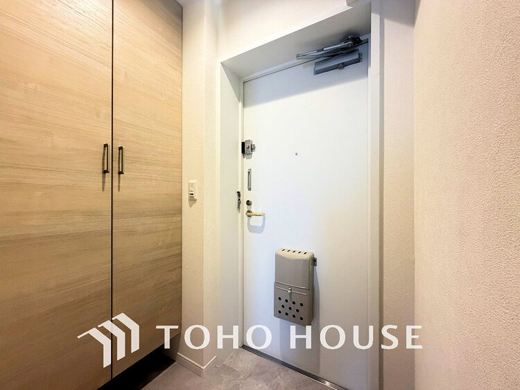 玄関 落ち着いた雰囲気の玄関、家族の帰りを暖かく迎えてくれます