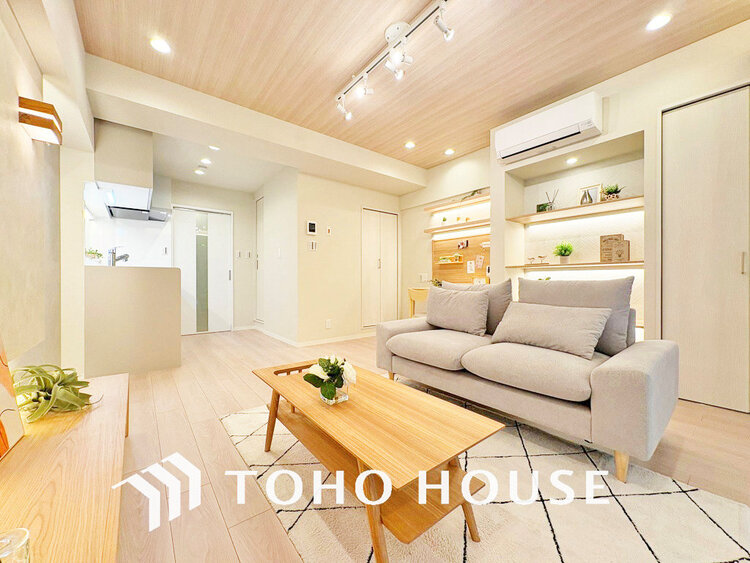 内装 広がりのある住空間、家族が集まるリビング・ダイニング