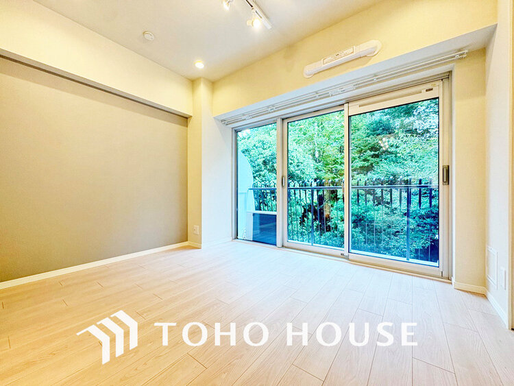 内装 採光もある洋室は、くつろぎのひと時を過ごすのにぴったり