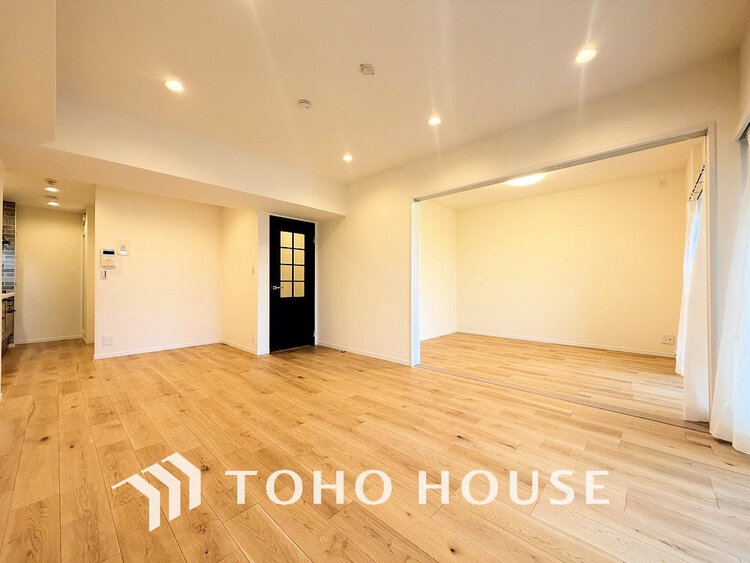 内装 広がりのある住空間、家族が集まるリビング・ダイニング