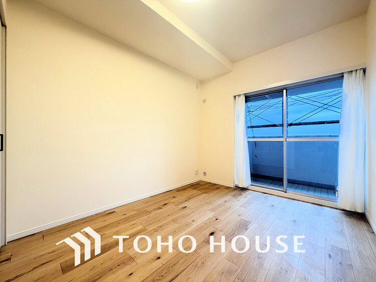 内装 採光もある洋室は、くつろぎのひと時を過ごすのにぴったり