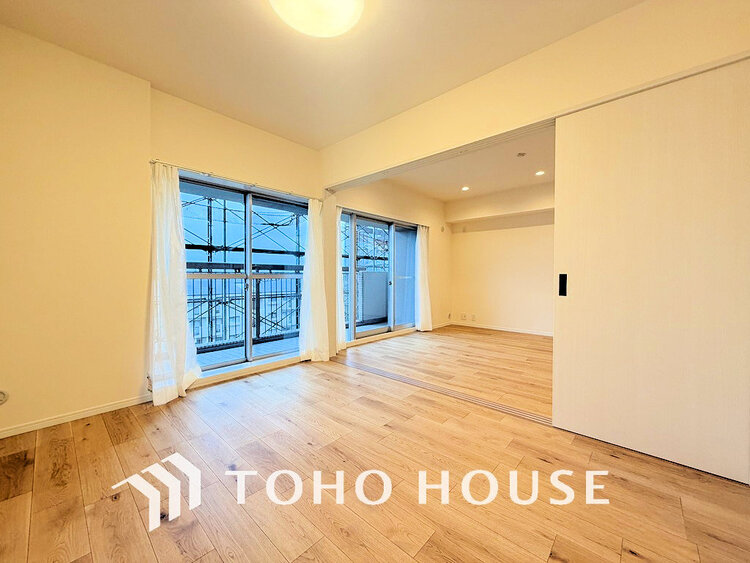 内装 シンプルですっきりとした室内は飽きのこない居心地の良い雰囲気