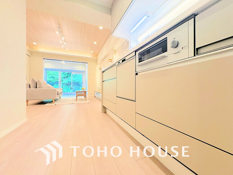 キッチン 落ち着きのあるカラーで統一された清潔感と気品が溢れるキッチン