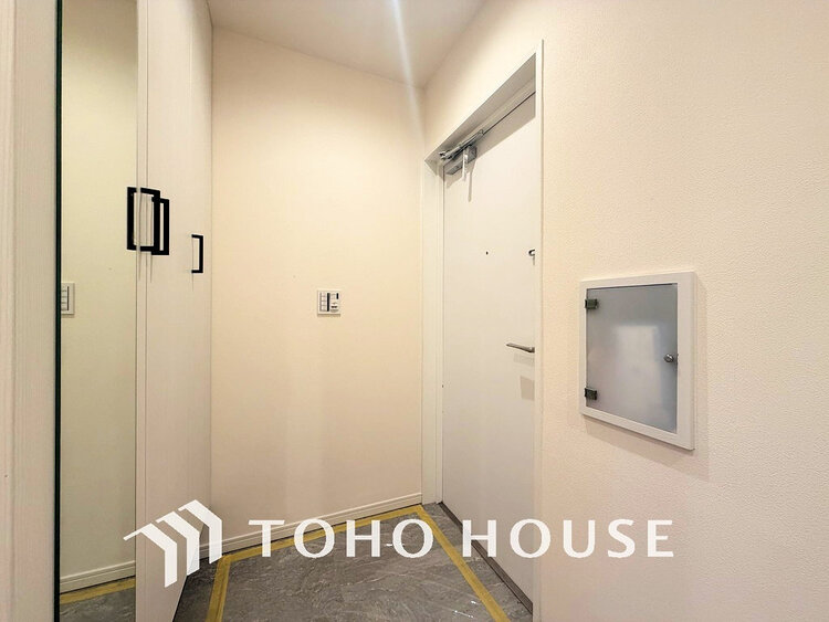 玄関 落ち着いた雰囲気の玄関、家族の帰りを暖かく迎えてくれます