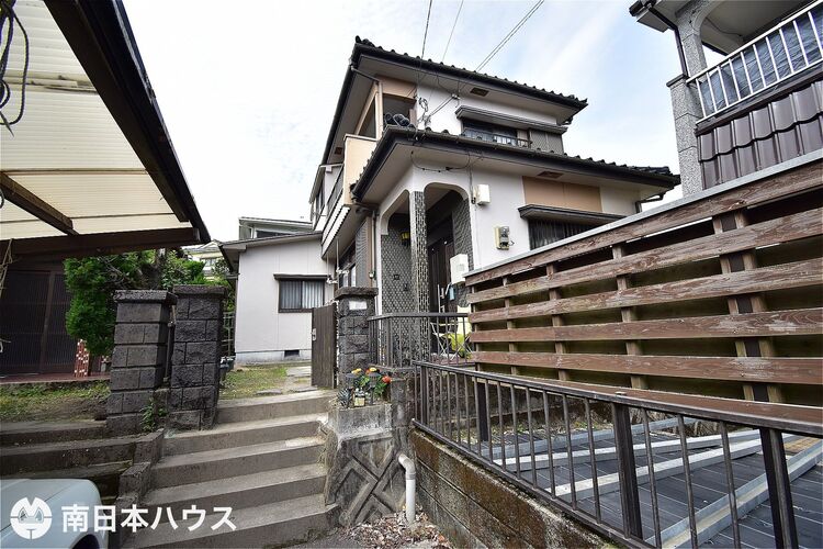 外観 東南向き道路【敷地面積104.41m2(31.58坪)】駐車2台！