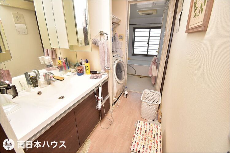その他 【洗面所】幅広の洗面台で家族が並んで支度ができます♪