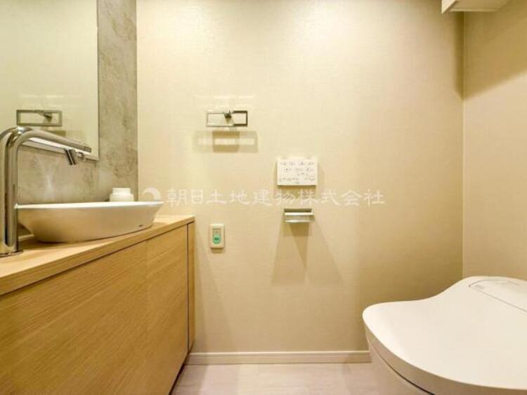 トイレ 【トイレ】ウォシュレット、保温機能付き便座など充実の設備です　お掃除がしやすくストレスフリー！！ 