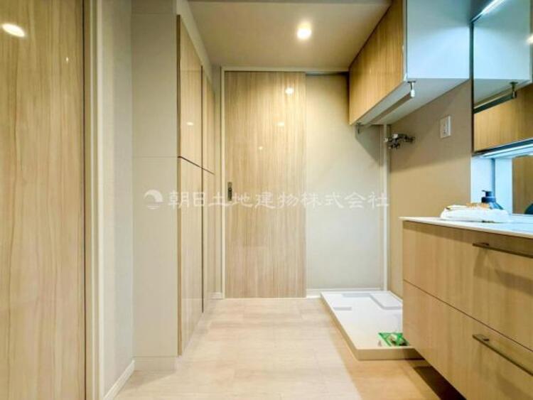 洗面 【洗面・脱衣所】使用頻度の高い場所だからこそ便利な空間に。多人数での使用も考えた便利な空間です 