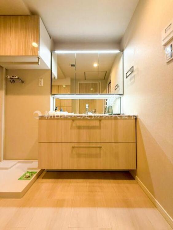 洗面 【洗面・脱衣所】普段は人目につかないスペースにもこだわりを。つくり手の気持ちを『心』がつたわります。 