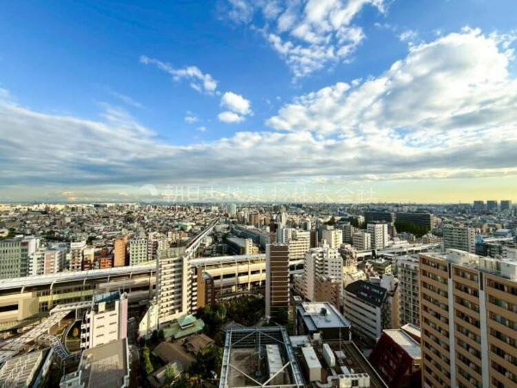 その他 陽当りを加味した場所に配置したバルコニーは多くの衣類と布団を同時に干せるほどの広さを確保しました。しっかりと陽、風を浴びて乾かしてくれます。 