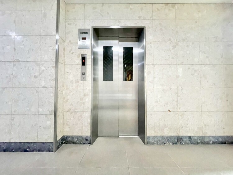 設備 エレベーターの管理も、きちんと行き届いてます。