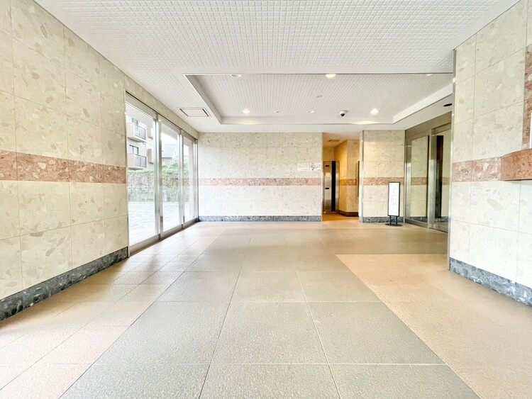 エントランス エントランス内部は、管理が行き届き清潔な共有スペースとなっています。